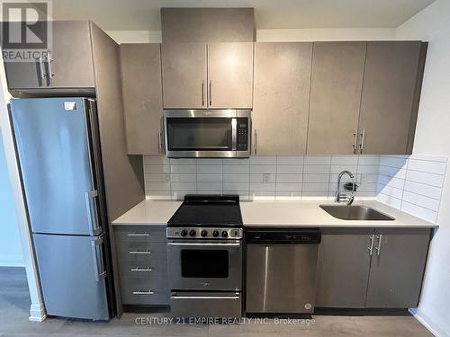 203 - 509 Dundas Street W, Oakville, ON - Indoor Photo Showing Kitchen