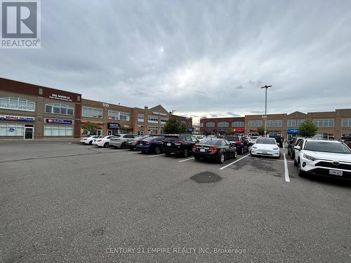 203 - 509 Dundas Street W, Oakville, ON - Outdoor