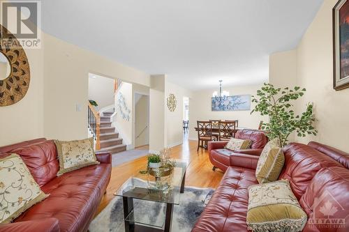 114 Longshire Circle, Ottawa, ON - Indoor Photo Showing Living Room