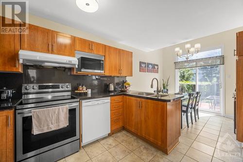 114 Longshire Circle, Ottawa, ON - Indoor Photo Showing Kitchen With Double Sink