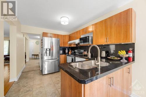 114 Longshire Circle, Ottawa, ON - Indoor Photo Showing Kitchen With Double Sink