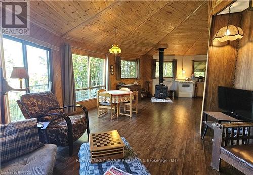 8 Carter Road, Northern Bruce Peninsula, ON - Indoor Photo Showing Living Room