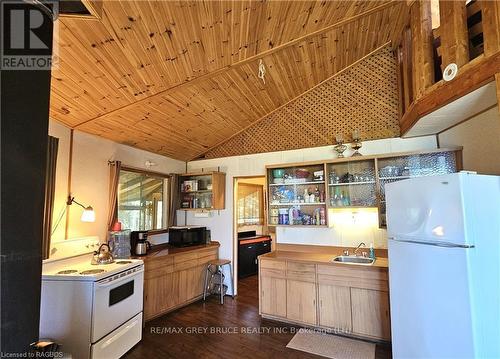 8 Carter Road, Northern Bruce Peninsula, ON - Indoor Photo Showing Kitchen