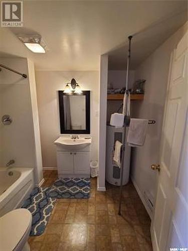 48 Main Street, Manor, SK - Indoor Photo Showing Bathroom