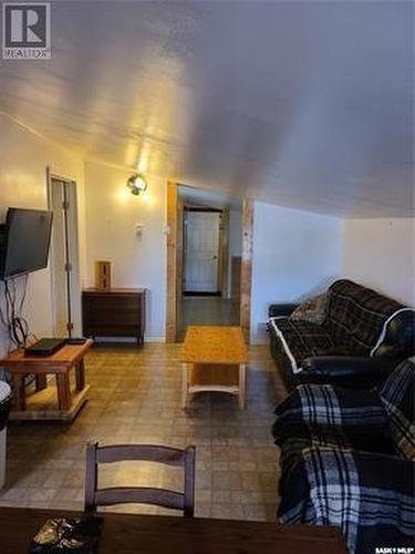 48 Main Street, Manor, SK - Indoor Photo Showing Living Room