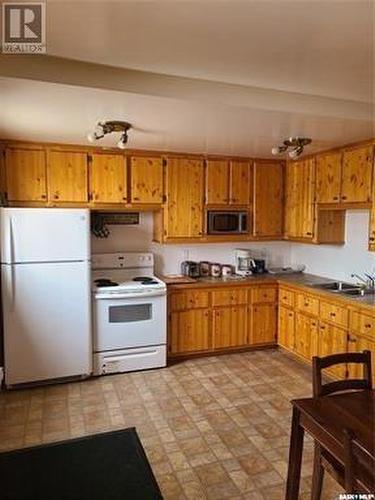 48 Main Street, Manor, SK - Indoor Photo Showing Kitchen With Double Sink