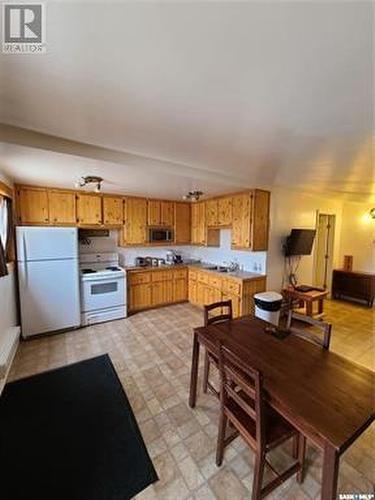 48 Main Street, Manor, SK - Indoor Photo Showing Kitchen