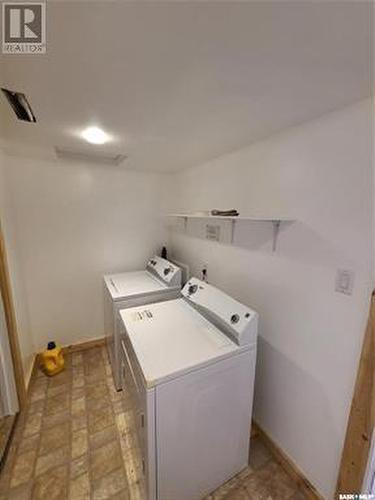 48 Main Street, Manor, SK - Indoor Photo Showing Laundry Room