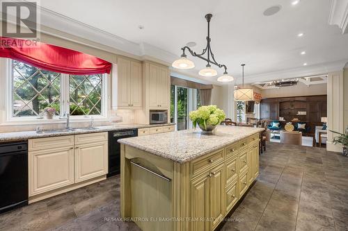 14 Cosmic Drive, Toronto (Banbury-Don Mills), ON - Indoor Photo Showing Kitchen