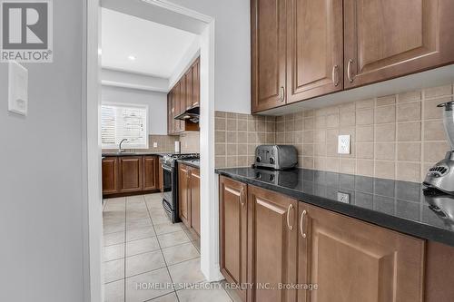 31 Hansford Drive, Brantford, ON - Indoor Photo Showing Kitchen