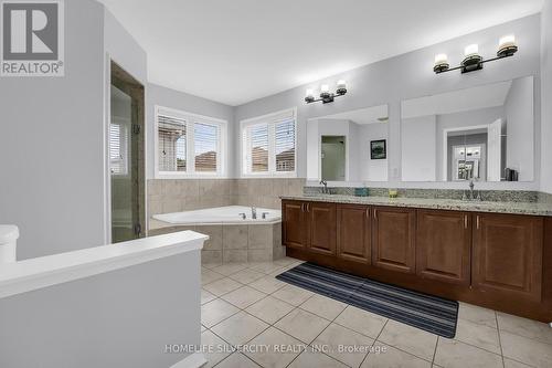 31 Hansford Drive, Brantford, ON - Indoor Photo Showing Bathroom