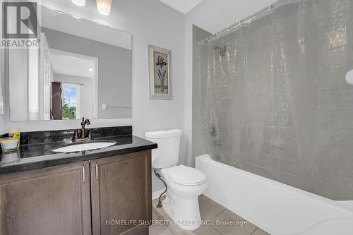 31 Hansford Drive, Brantford, ON - Indoor Photo Showing Bathroom