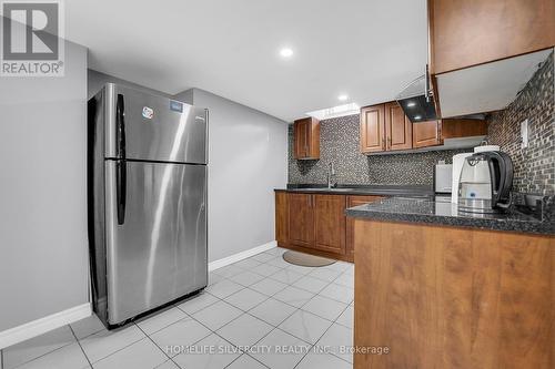 31 Hansford Drive, Brantford, ON - Indoor Photo Showing Kitchen