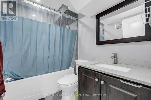 31 Hansford Drive, Brantford, ON - Indoor Photo Showing Bathroom