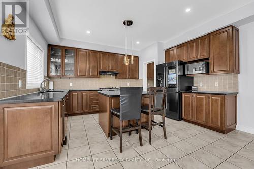 31 Hansford Drive, Brantford, ON - Indoor Photo Showing Kitchen