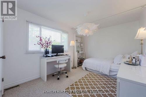 8554 Hwy 7 Road, Guelph/Eramosa (Rockwood), ON - Indoor Photo Showing Bedroom