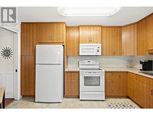 3370 Casorso Road Unit# 42, Kelowna, BC - Indoor Photo Showing Kitchen