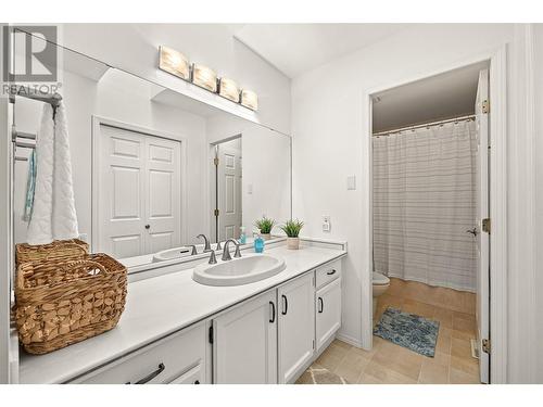 3370 Casorso Road Unit# 42, Kelowna, BC - Indoor Photo Showing Bathroom