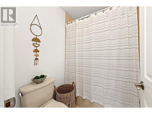 3370 Casorso Road Unit# 42, Kelowna, BC - Indoor Photo Showing Bathroom