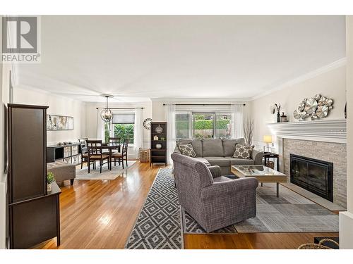 3370 Casorso Road Unit# 42, Kelowna, BC - Indoor Photo Showing Living Room With Fireplace