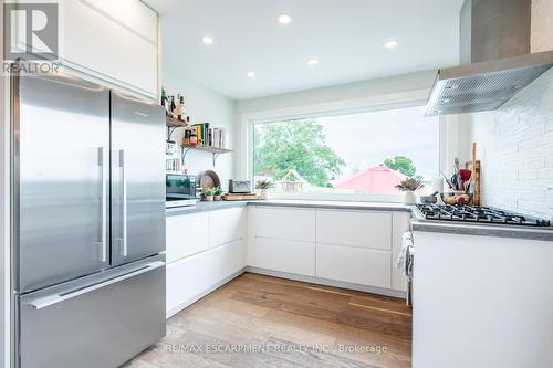 973 Alberton Road S, Hamilton (Ancaster), ON - Indoor Photo Showing Kitchen With Upgraded Kitchen