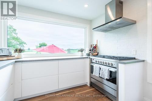 973 Alberton Road S, Hamilton (Ancaster), ON - Indoor Photo Showing Kitchen