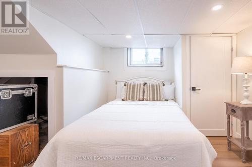 973 Alberton Road S, Hamilton (Ancaster), ON - Indoor Photo Showing Bedroom