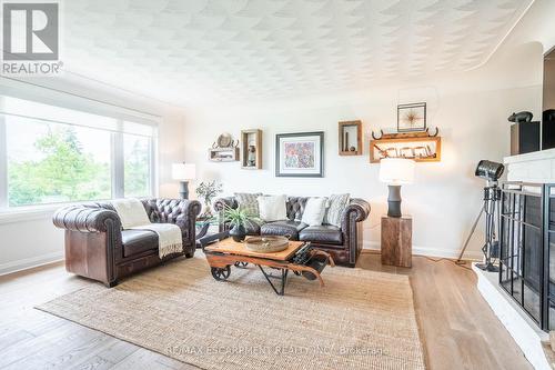 973 Alberton Road S, Hamilton (Ancaster), ON - Indoor Photo Showing Living Room