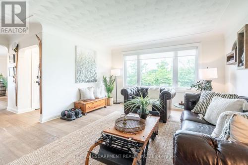 973 Alberton Road S, Hamilton (Ancaster), ON - Indoor Photo Showing Living Room