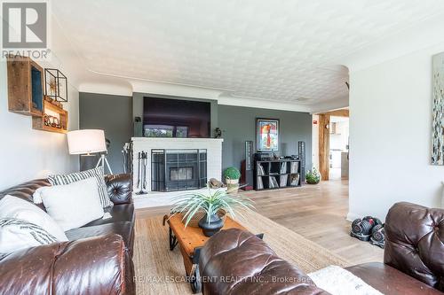 973 Alberton Road S, Hamilton (Ancaster), ON - Indoor Photo Showing Living Room With Fireplace