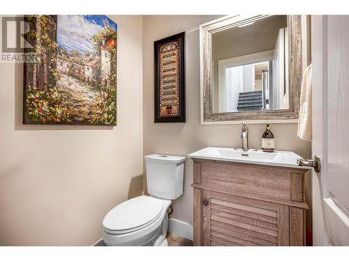 2521 Quail Place, Kelowna, BC - Indoor Photo Showing Bathroom