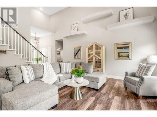 2521 Quail Place, Kelowna, BC - Indoor Photo Showing Living Room