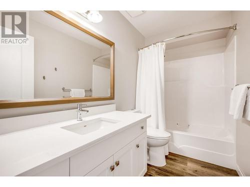 2521 Quail Place, Kelowna, BC - Indoor Photo Showing Bathroom