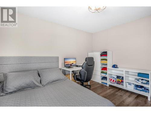 2521 Quail Place, Kelowna, BC - Indoor Photo Showing Bedroom