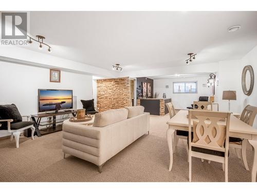 2521 Quail Place, Kelowna, BC - Indoor Photo Showing Living Room With Fireplace