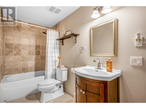 2521 Quail Place, Kelowna, BC - Indoor Photo Showing Bathroom