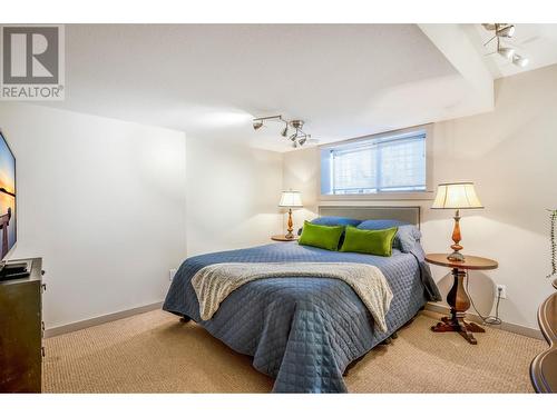 2521 Quail Place, Kelowna, BC - Indoor Photo Showing Bedroom