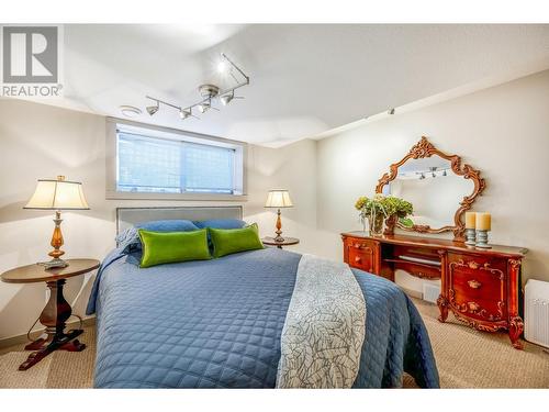 2521 Quail Place, Kelowna, BC - Indoor Photo Showing Bedroom