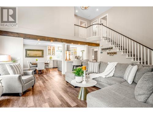 2521 Quail Place, Kelowna, BC - Indoor Photo Showing Living Room