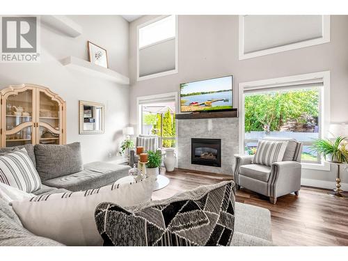 2521 Quail Place, Kelowna, BC - Indoor Photo Showing Living Room With Fireplace