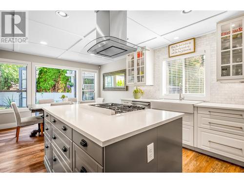 2521 Quail Place, Kelowna, BC - Indoor Photo Showing Kitchen With Upgraded Kitchen