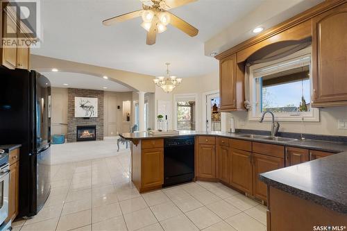 214 Bellmont Terrace, Saskatoon, SK - Indoor Photo Showing Kitchen