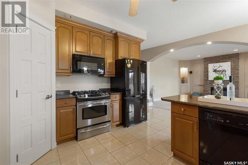 214 Bellmont Terrace, Saskatoon, SK - Indoor Photo Showing Kitchen