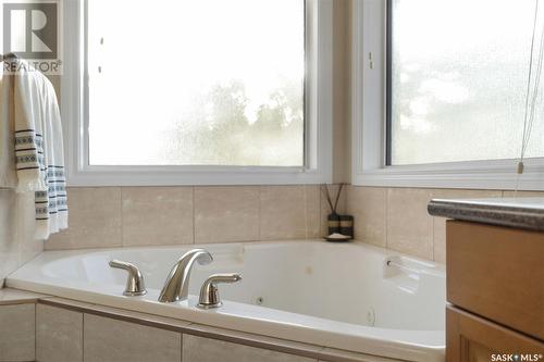 214 Bellmont Terrace, Saskatoon, SK - Indoor Photo Showing Bathroom