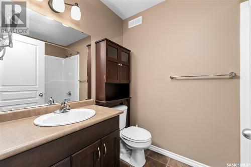 110 851 Chester Road, Moose Jaw, SK - Indoor Photo Showing Bathroom