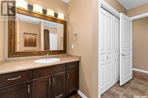 110 851 Chester Road, Moose Jaw, SK - Indoor Photo Showing Bathroom