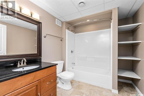 110 851 Chester Road, Moose Jaw, SK - Indoor Photo Showing Bathroom