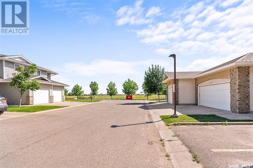 110 851 Chester Road, Moose Jaw, SK - Outdoor