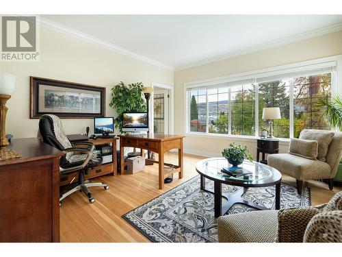 2300 23 Avenue, Vernon, BC - Indoor Photo Showing Living Room