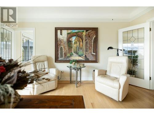 2300 23 Avenue, Vernon, BC - Indoor Photo Showing Living Room